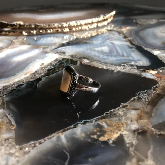 Mother of Pearl marcasite gem stone ring sterling silver vintage sz 9 - Picture 3 of 4